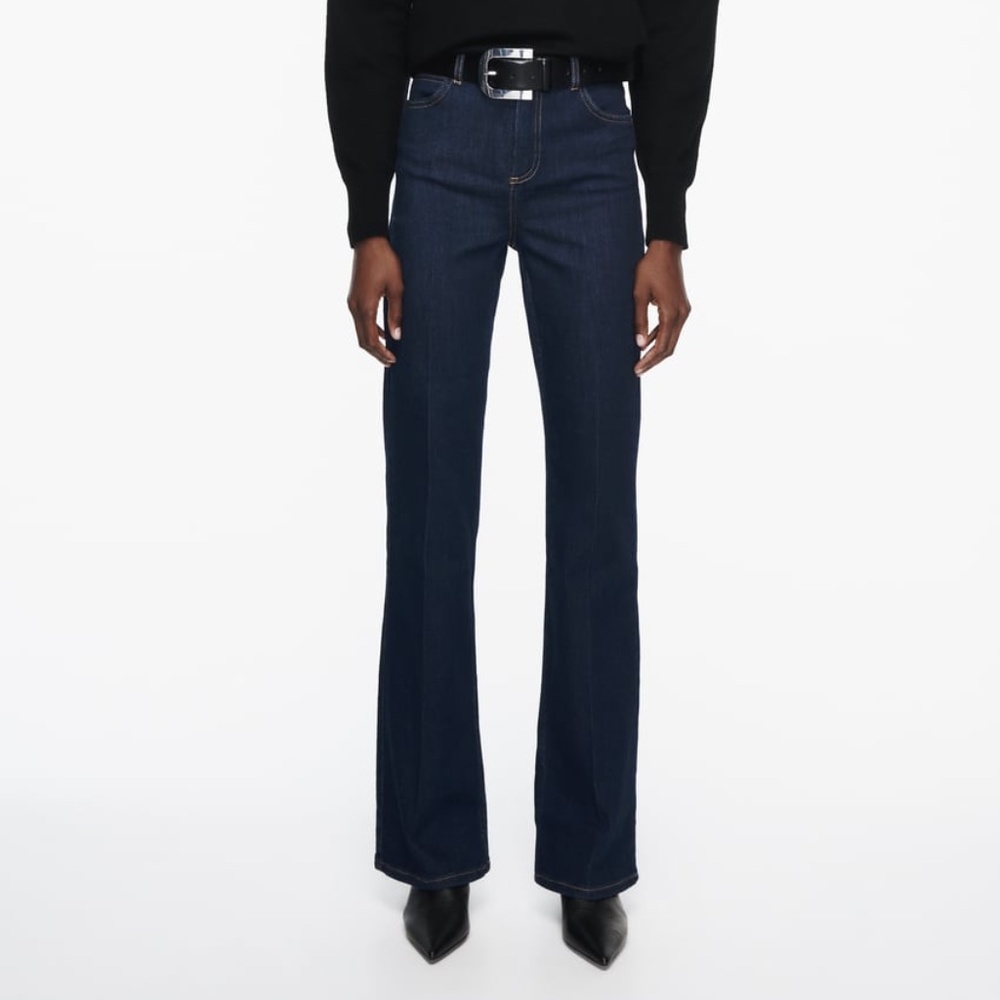 FLARE JEANS WITH A HIGH WAIST